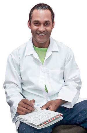 O Curso Completo de Eletrônica para Máquinas de Costura Funciona? Sim, o Curso Completo de Eletrônica para Máquinas de Costura funciona. Trata-se de um Curso de Eletrônica voltado ao mundo do Vestuário. As Máquinas de Costuras de hoje possui dispositivos modernos que a deixam mais Inteligentes, rápidas e eficientes, de modo que há uma grande demanda do mercado em reclutar profissionais que possui outras habilidades que não só a de reparação mecânica dessas Máquinas. O Curso de Eletrônica voltado para Máquinas de Costura aborda conceitos que vai desde o mais básico da Eletrônica até o mais avançado incluindo Aulas Práticas nas Máquinas e no Laboratório. Diferente dos cursos de eletrônica tradicionais, um Curso de Eletrônica voltado à Máquinas de Costura procura aproximar a teoria da prática resumindo em muito os conteúdos maçantes e desnecessários dos cursos tradicionais básicos. O Curso Completo de Eletrônica para Máquinas de Costura Vale a Pena? Sim, o Curso Completo de Eletrônica para Máquinas de Costura vale a pena. O Curso conta ainda com Equipamentos de Multimídia avançados na elaboração das Aulas afim de facilitar a compreensão e aprendizado da pessoa interessada.