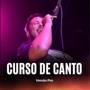 O Curso de Canto Online Funciona? Sim, o Curso de Canto Online funciona. A missão do curso é ajudar os alunos a desbloquear o potencial de suas vozes. O objetivo principal é desenvolver as habilidades vocais dos participantes. O instrutor é Ton Ribeiro, um especialista em técnicas vocais e no uso correto da voz, com anos de experiência. Ele será o coach vocal que guiará os alunos durante o curso. O curso se destaca por oferecer mais do que apenas técnicas convencionais de canto. Ele promete ensinar aos alunos a usar sua voz de maneira eficaz e expressiva, com foco em um crescimento vocal notável. O Curso de Canto Online Vale a Pena? Sim, o Curso de Canto Online vale a pena. O curso aborda técnicas vocais avançadas, o que pode ser útil para aqueles que já têm alguma experiência em canto. Você também vai aprender a como usar a voz de forma eficaz, o que pode ser benéfico para a comunicação e apresentações. Além de ajudar os alunos a desenvolver sua expressão vocal e emocional, o que é crucial para cantores e artistas. Os alunos podem estudar no seu próprio ritmo, em qualquer lugar e a qualquer momento, o que é conveniente para pessoas com agendas ocupadas.