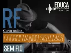 O Curso Coordenando Sistemas Sem Fio Funciona? Sim, o Curso Coordenando Sistemas Sem Fio funciona. Coordenando Sistemas Sem Fio é um curso para quem deseja trabalhar com segurança com microfones e in-ears sem fio. Ele foi desenvolvido numa parceria entre Educa Áudio e o professor do curso Leandro Lobo. O Curso Coordenando Sistemas Sem Fio Vale a Pena? Sim, o Curso Coordenando Sistemas Sem Fio vale a pena. Serão mais de 30 aulas abordando diversos temas como Antenas, Distribuidores, Combinadores e Softwares de Coordenação. Além de uma apostila com mais de 200 páginas com todo o conteúdo, grupo exclusivo com os alunos, encontros periódicos com o professor para tirar dúvidas e muito mais! Para quem o Curso Coordenando Sistemas Sem Fio é Bom? Profissionais ou entusiastas que desejam trabalhar com microfones e in-ears sem fio; Técnicos de áudio; Engenheiros de som; Músicos; Profissionais de produção de eventos ao vivo ou qualquer pessoa interessada em aprofundar seus conhecimentos nesse campo específico.