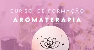 Formação Profissional em Aromaterapia Funciona? Sim, Formação Profissional em Aromaterapia funciona. Você aprenderá sobre a origem e a história dos óleos essenciais, suas propriedades e benefícios terapêuticos. Descubra as técnicas de extração e produção desses preciosos elixires da natureza, além de medidas de segurança e boas práticas para seu uso. O estudo das principais plantas utilizadas na aromaterapia será fundamental. A professora Érica ensinará suas propriedades e como combiná-las para criar sinergias poderosas. Você conhecerá uma ampla gama de óleos essenciais e aprenderá a aplicá-los em diferentes contextos terapêuticos, como relaxamento, equilíbrio emocional e cuidados com a pele. Formação Profissional em Aromaterapia Vale a Pena? Sim, Formação Profissional em Aromaterapia vale a pena. O curso é abrangente e interativo. Aulas teóricas e dinâmicas, vivenciando a experiência prática e suporte para dúvidas que farão parte da sua experiência de aprendizado. Você terá a chance de descobrir todos os segredos da Aromaterapia e como ela pode auxiliar na sua saúde, da sua família e de todos ao seu redor, aprimorando suas habilidades e confiança. Ao final das 800 horas, você estará preparado para aplicar a Aromaterapia com segurança e eficácia. Esta é uma oportunidade única para aprimorar seu conhecimento e abrir portas para uma carreira emocionante como Aromaterapeuta profissional, em Clínicas, Spas ou uso próprio. Para quem Formação Profissional em Aromaterapia é Bom? Iniciantes: O curso é projetado para pessoas que estão começando do zero e não possuem conhecimento prévio sobre aromaterapia. Ele oferece uma introdução completa aos conceitos básicos e técnicas da aromaterapia, tornando-o ideal para quem está dando os primeiros passos nesse campo. Profissionais de Saúde e Bem-Estar: Profissionais da área de saúde, como massoterapeutas, terapeutas holísticos, fisioterapeutas, enfermeiros e outros que desejam expandir suas habilidades e incorporar a aromaterapia em suas práticas, podem se beneficiar do curso para adicionar uma abordagem complementar aos seus tratamentos. Terapeutas Holísticos: Terapeutas que já trabalham com abordagens holísticas podem usar o curso para aprimorar seus conhecimentos e habilidades, bem como para adicionar a aromaterapia como uma opção terapêutica adicional para seus clientes. Pessoas Interessadas em Bem-Estar Pessoal: Se você está interessado em cuidar da sua própria saúde física e emocional, o curso oferece conhecimentos práticos sobre como usar óleos essenciais para melhorar o sono, reduzir o estresse, aliviar dores e promover um equilíbrio emocional. Empreendedores: O curso oferece insights sobre como montar um espaço holístico ou até mesmo um negócio relacionado à aromaterapia. Portanto, empreendedores interessados em iniciar um negócio no campo do bem-estar podem obter informações úteis sobre como atender clientes e administrar um negócio nesse setor. Pessoas Interessadas em Produtos Naturais: Se você tem interesse em produtos naturais, óleos essenciais e suas aplicações terapêuticas, o curso pode ser uma oportunidade para você aprender sobre o poder dos óleos essenciais e como incorporá-los em sua vida diária. Aqueles em Busca de Desenvolvimento Pessoal: O curso não se limita apenas a aspectos técnicos. Ele também oferece informações sobre bem-estar emocional, equilíbrio e desenvolvimento pessoal, tornando-se uma opção para quem busca crescimento pessoal e autodescoberta.