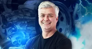 O Curso Injeção Eletrônica Funciona? Sim, o Curso Injeção Eletrônica funciona. O curso de Instalação de Injeção Eletrônica Programável é uma oportunidade única para os interessados em adquirir habilidades essenciais na área automotiva. Este treinamento oferece aos alunos os conhecimentos necessários para se tornarem instaladores qualificados de sistemas de injeção eletrônica programável, capacitando-os a trabalhar com uma ampla gama de modelos e marcas de veículos. O curso aborda uma variedade de tópicos, desde os princípios básicos da injeção eletrônica até técnicas avançadas de programação e ajustes. Os alunos aprendem sobre os componentes essenciais de um sistema de injeção eletrônica, incluindo sensores, atuadores e unidades de controle eletrônico (ECUs). Eles também recebem instruções detalhadas sobre como instalar e integrar esses componentes nos veículos, seguindo os padrões e regulamentos da indústria automotiva. Além disso, o curso se concentra na programação de ECUs, permitindo que os alunos personalizem e otimizem o desempenho do sistema de injeção eletrônica de acordo com as especificações do veículo e as preferências do cliente. Eles aprendem a utilizar software especializado para acessar e modificar os parâmetros de funcionamento da ECU, como a relação ar/combustível, o tempo de ignição e os limites de RPM. O Curso Injeção Eletrônica Vale a Pena? Sim, o Curso Injeção Eletrônica vale a pena. Um aspecto fundamental do treinamento é a ênfase na prática e na resolução de problemas. Os alunos têm a oportunidade de aplicar seus conhecimentos em situações reais, trabalhando em projetos práticos e lidando com desafios típicos encontrados no dia a dia de um instalador de injeção eletrônica. Isso inclui diagnosticar e corrigir falhas no sistema, realizar ajustes finos para otimizar o desempenho do veículo e garantir a conformidade com os padrões de emissões. Ao concluir o curso, os alunos estarão preparados para ingressar no mercado de trabalho como instaladores de injeção eletrônica programável, podendo trabalhar de forma independente ou como parte de equipes em oficinas mecânicas, concessionárias de veículos ou empresas especializadas em tuning e performance automotiva. Com habilidades sólidas e conhecimento técnico avançado, esses profissionais serão capazes de atender às demandas crescentes por serviços de instalação e ajuste de sistemas de injeção eletrônica em veículos modernos. Para quem o Curso Injeção Eletrônica é Bom? Mecânicos automotivos: Profissionais que já trabalham em oficinas mecânicas e desejam expandir seu conjunto de habilidades para incluir a instalação e programação de sistemas de injeção eletrônica programável. Entusiastas de automóveis: Amadores e aficionados por carros que têm interesse em aprender sobre tecnologia automotiva avançada e desejam ser capazes de realizar modificações e ajustes em seus próprios veículos. Estudantes de engenharia automotiva: Alunos matriculados em cursos técnicos ou universitários relacionados à engenharia automotiva que desejam complementar sua formação acadêmica com conhecimentos práticos e aplicados na área de injeção eletrônica. Profissionais em transição de carreira: Indivíduos que buscam uma mudança de carreira e veem na área automotiva uma oportunidade de crescimento profissional, especialmente em um campo técnico e especializado como a instalação de injeção eletrônica programável. Empreendedores do setor automotivo: Pessoas interessadas em iniciar seus próprios negócios relacionados à manutenção, reparo e personalização de veículos, que reconhecem a importância de dominar tecnologias modernas, como a injeção eletrônica, para oferecer serviços de alta qualidade aos clientes.