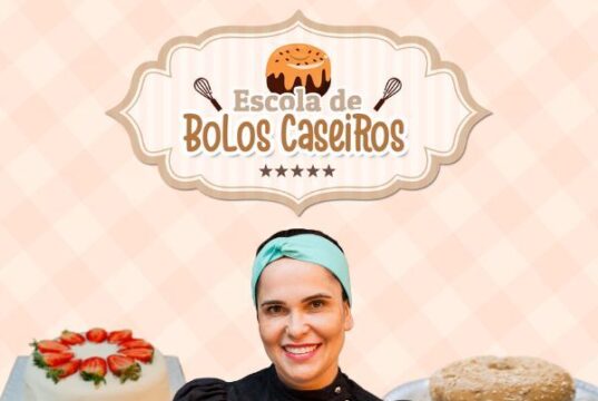 Escola de Bolos Caseiros Funciona? Sim, a Escola de Bolos Caseiros funciona. Este curso oferece treinamento abrangente em produção e venda de bolos feitos em casa. Ele enfatiza o ensino aos participantes de como criar uma variedade de sabores populares de bolos, incluindo Gelado de Tapioca, Dois Amores, Kinder Bueno e Red Velvet, entre outros. Sob a liderança da Chef Isis Alvarez, uma experiente confeiteira com passagem por estabelecimentos renomados no Brasil e internacionalmente, o curso promete equipar os alunos com as habilidades necessárias para se destacar no competitivo mercado de bolos. Recursos-chave do curso incluem mais de 40 aulas em vídeo abordando diversos aspectos da produção e decoração de bolos, juntamente com bônus exclusivos, como receitas adicionais de coberturas para bolos, imagens em alta resolução para fins de marketing e modelos de Excel para precificação precisa dos bolos. Além disso, o curso oferece instruções sobre como preparar bolos especiais, como opções diet, low-carb e sem lactose. Escola de Bolos Caseiros Vale a Pena? Sim, a Escola de Bolos Caseiros vale a pena. O preço promocional do curso está significativamente reduzido, tornando-o acessível a um público mais amplo. Além disso, o curso oferece uma garantia de satisfação, permitindo que os participantes solicitem o reembolso integral dentro de sete dias se estiverem insatisfeitos com o conteúdo. No geral, o curso "Escola de Bolos Caseiros" se apresenta como uma oportunidade valiosa para aspirantes a confeiteiros e empreendedores aprenderem com um especialista renomado e adquirirem o conhecimento e os recursos necessários para ter sucesso na indústria de bolos caseiros. Para quem Escola de Bolos Caseiros é Bom? Amadores interessados em aprender a arte da confeitaria caseira: Pessoas que têm paixão por cozinhar e desejam aprimorar suas habilidades na produção de bolos caseiros para consumo próprio ou para compartilhar com amigos e familiares. Profissionais da área de confeitaria: Confeiteiros que buscam expandir seu conhecimento e portfólio, aprendendo novas técnicas e receitas que possam agregar valor ao seu negócio existente. Empreendedores aspirantes: Indivíduos que desejam iniciar um negócio próprio na área de confeitaria, especialmente focado na produção e venda de bolos caseiros. Este curso oferece insights sobre como iniciar e administrar um empreendimento nesse nicho específico. Donos de pequenos negócios de alimentos: Proprietários de cafeterias, lanchonetes ou pequenas lojas de alimentos que desejam expandir seu menu com opções de bolos caseiros atrativos e saborosos. Entusiastas das redes sociais: Pessoas interessadas em criar conteúdo relacionado à culinária para plataformas como Instagram e YouTube, buscando aprender a fazer bolos visualmente impressionantes para compartilhar em suas redes sociais.