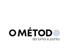 O Método da Luma e Ponto Enem Funciona? Sim, o Método da Luma e Ponto Enem funciona. Conquistar uma nota acima de 900 na redação do Enem pode parecer uma meta distante, especialmente para quem sente dificuldades com a escrita ou tem problemas de procrastinação. Porém, com um método específico, é possível alcançar esse objetivo dedicando apenas 2 horas de estudo por semana. E o melhor: sem a necessidade de acertar o tema da redação.  O Método da Luma e Ponto Enem Vale a Pena? Sim, o Método da Luma e Ponto Enem vale a pena. Garantir uma nota acima de 900 na redação do Enem é possível com o método certo, mesmo que você tenha apenas 2 horas por semana para estudar. Este curso oferece um passo a passo detalhado, focado em maximizar seus resultados com o mínimo de esforço. Não importa se você procrastina, é preguiçoso, ou acha que não tem talento para a escrita – este método foi feito para você. Para quem o Método da Luma e Ponto Enem é Bom? Procrastinadores: Se você tem dificuldade em manter uma rotina de estudos e sempre deixa tudo para a última hora, esse método é para você. Preguiçosos: Mesmo que você não tenha muita disposição para estudar, este passo a passo foi pensado para minimizar o esforço e maximizar os resultados. Quem Não é Bom em Redação: Se a escrita nunca foi o seu forte, este método vai te ajudar a melhorar sem precisar se tornar um expert.