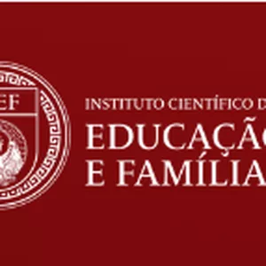 A Especialização em Família Funciona? Sim, a Especialização em Família funciona. No cenário atual, onde as estruturas e dinâmicas familiares estão em constante evolução, o domínio das práticas e teorias relacionadas ao contexto familiar se torna essencial para profissionais que buscam oferecer suporte e orientação eficaz. É com essa perspectiva que a Especialização se destaca como uma oportunidade única e enriquecedora para aqueles comprometidos em aprimorar suas habilidades na compreensão e interação com as dinâmicas familiares contemporâneas. A Especialização em Família é oficialmente reconhecida pelo Ministério da Educação (MEC), conferindo ao curso uma credibilidade e padrão de excelência que garantem a qualidade do ensino oferecido. Com um currículo cuidadosamente estruturado, o curso combina teoria e prática de maneira meticulosa, proporcionando uma formação abrangente e profundamente imersiva. A Especialização em Família Vale a Pena? Sim, a Especialização em Família vale a pena. O curso inicia com uma análise histórica das diversas configurações familiares ao longo do tempo, oferecendo uma base sólida para compreender como as estruturas e funções familiares evoluíram. Essa perspectiva histórica é essencial para contextualizar os desafios e as mudanças que as famílias enfrentam na contemporaneidade. Seguindo essa base histórica, os participantes exploram as mais recentes tendências e desafios que afetam as famílias modernas. Isso inclui uma abordagem detalhada sobre questões como a diversidade familiar, mudanças nos papéis e responsabilidades, e as influências da tecnologia e da globalização nas relações familiares. Um dos pontos fortes da Especialização em Família é a ênfase no desenvolvimento de habilidades práticas. O curso oferece uma imersão em estratégias avançadas de comunicação e resolução de conflitos, capacitando os participantes a manejar situações complexas e delicadas com competência. A formação inclui técnicas para cultivar relações familiares saudáveis e resilientes, promovendo a construção de ambientes familiares mais harmoniosos e solidários. Se você é um profissional dedicado a entender e melhorar as dinâmicas familiares, a Especialização em Família oferece um caminho estruturado e de alta qualidade para expandir suas habilidades e conhecimentos. Com a combinação única de teoria e prática, e o respaldo oficial do MEC, este curso é uma excelente oportunidade para se preparar para os desafios e oportunidades que surgem nas interações familiares contemporâneas. Investir nessa especialização é um passo significativo para se tornar um especialista em promover e manter o bem-estar familiar em um mundo em constante mudança. Para quem a Especialização em Família é Bom? 1. Psicólogos e Psicanalistas: Profissionais da saúde mental que trabalham com terapia familiar ou precisam entender melhor as dinâmicas familiares para oferecer um tratamento mais eficaz e personalizado. 2. Assistentes Sociais: Aqueles que lidam com questões de assistência e suporte familiar, ajudando famílias a superar desafios e a acessar recursos. 3. Educadores e Pedagogos: Professores e profissionais da educação que desejam compreender melhor o contexto familiar dos alunos para criar estratégias de ensino mais eficazes e apoio adequado. 4. Conselheiros e Mediadores de Conflitos: Profissionais envolvidos na mediação e resolução de disputas familiares, que podem se beneficiar de estratégias avançadas de comunicação e resolução de conflitos. 5. Terapeutas Ocupacionais e Fisioterapeutas: Especialistas que trabalham com famílias para melhorar a qualidade de vida e a funcionalidade, e que precisam de uma compreensão mais profunda das dinâmicas familiares que podem impactar o tratamento. 6. Profissionais de Recursos Humanos: Aqueles que gerenciam políticas de bem-estar e suporte aos funcionários, e que podem aplicar o conhecimento sobre dinâmicas familiares para melhorar o ambiente de trabalho e o equilíbrio entre vida profissional e pessoal. 7. Advogados Especializados em Direito de Família: Profissionais que lidam com questões legais relacionadas à família e que necessitam compreender as complexidades emocionais e sociais envolvidas. 8. Profissionais de Saúde Pública: Aqueles que trabalham em programas e políticas voltadas para a saúde e o bem-estar das famílias e que precisam entender as necessidades e desafios das dinâmicas familiares. 9. Líderes Comunitários e Organizações Não Governamentais (ONGs): Pessoas envolvidas em programas de apoio e desenvolvimento comunitário que visam promover o bem-estar familiar e social.