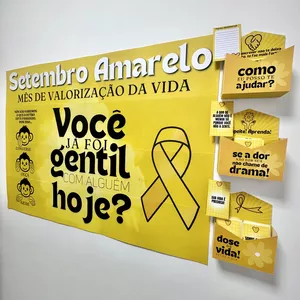 A Caixinha do Desabafo Setembro Amarelo é bom, e por que você deveria aproveitar essa chance? A Caixinha do Desabafo Setembro Amarelo Funciona? Sim, a Caixinha do Desabafo Setembro Amarelo funciona. No cenário atual, em que a saúde mental se tornou um tema central nas discussões sobre bem-estar, é essencial que as escolas assumam um papel ativo na promoção de um ambiente saudável e acolhedor. Pensando nisso, a Caixinha surge como uma ferramenta poderosa para a conscientização e prevenção dentro do ambiente escolar, especialmente durante o Setembro Amarelo, mês dedicado à prevenção ao suicídio. A Caixinha é um recurso prático e educativo que visa incentivar o diálogo, a empatia e o apoio mútuo entre alunos e educadores. Ela se destaca como uma ferramenta de fácil implementação, capaz de engajar a comunidade escolar em um esforço coletivo para a promoção da saúde mental. A Caixinha do Desabafo Setembro Amarelo Vale a Pena? Sim, a Caixinha do Desabafo Setembro Amarelo vale a pena. A utilização da Caixinha nas escolas é uma estratégia eficaz para trabalhar a prevenção e a empatia entre os alunos. Ela não só oferece uma saída para a expressão de sentimentos, mas também ajuda a criar um ambiente de confiança e apoio, onde todos se sentem ouvidos e valorizados. Ao implementar este recurso, a escola dá um passo importante na construção de uma comunidade mais saudável, empática e resiliente, onde a saúde mental é tratada com a seriedade e o cuidado que merece. Durante o Setembro Amarelo, e ao longo de todo o ano, a Caixinha pode ser uma peça-chave na promoção do bem-estar emocional dentro das escolas. Com seus materiais cuidadosamente elaborados, ela oferece uma abordagem preventiva e educativa que pode fazer a diferença na vida de muitos jovens. Para quem a Caixinha do Desabafo Setembro Amarelo é Bom? Escolas e Educadores: Profissionais da educação que desejam implementar ações de prevenção ao suicídio e promoção da saúde mental no ambiente escolar. O material é ideal para professores, orientadores pedagógicos e coordenadores que buscam recursos práticos para trabalhar essas questões com os alunos. Alunos: Estudantes de diversas faixas etárias, principalmente aqueles do ensino fundamental e médio. A "Caixinha do Desabafo" oferece um espaço seguro para a expressão de sentimentos e pensamentos, promovendo o diálogo e a empatia entre os colegas. Pais e Responsáveis: Embora o foco principal seja o ambiente escolar, pais e responsáveis também podem se beneficiar do material ao apoiar e entender melhor as ações desenvolvidas na escola, além de reforçar a importância do diálogo e do apoio emocional em casa. Profissionais de Saúde Mental: Psicólogos escolares, conselheiros e outros profissionais que atuam no apoio à saúde mental dos estudantes também são parte do público-alvo, utilizando o material como uma ferramenta complementar em suas práticas.