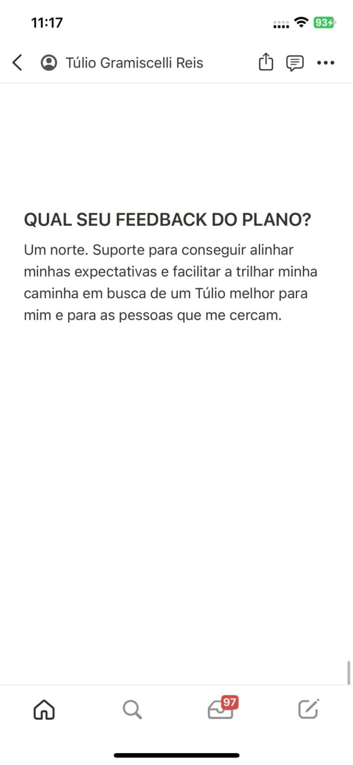 O Plano Vida Projetada Funciona? Sim, o Plano Vida Projetada funciona. Embarcar em uma jornada de crescimento pessoal e profissional é um desafio que exige mais do que apenas motivação. É necessário um método prático, estruturado e eficiente para alcançar resultados. E é exatamente isso que O Plano oferece: um treinamento único que combina técnicas inovadoras de design com o planejamento de vida e carreira. O Plano é baseado na poderosa metodologia de "Designing Your Life", desenvolvida por Dave Evans (da Electronic Arts) e Bill Burnett (da Apple), ambos com vasta experiência em design e inovação. Esses princípios têm ajudado milhares de pessoas, inclusive mais de 2.000 alunos em Stanford, a moldar suas vidas de maneira mais satisfatória e equilibrada. O Plano Vida Projetada Vale a Pena? Sim, o Plano Vida Projetada vale a pena. Com mais de 16 anos de experiência em design e resolução de problemas, e aplicando esses conhecimentos por mais de 14 anos em minha própria trajetória, criei O Plano para compartilhar as ferramentas que me ajudaram a projetar uma vida com propósito e sucesso. Meu nome é Alisson Idaló, e o método que ensino neste curso é o mesmo que utilizo para alinhar meus objetivos pessoais e profissionais, ajudando a superar desafios e a encontrar um caminho claro para o futuro. Neste curso, você vai aprender a usar os princípios do design para resolver problemas complexos e aplicá-los diretamente no planejamento da sua vida e carreira. O treinamento é estruturado para ser prático e transformador, fornecendo uma abordagem criativa e eficiente para alcançar suas metas. Se você está pronto para uma mudança real, venha conhecer O Plano e descubra como projetar uma vida cheia de realização e sucesso. Para quem o Plano Vida Projetada é Bom? Profissionais em transição de carreira: Pessoas que estão buscando uma mudança na trajetória profissional, seja para encontrar mais realização ou para se adaptar às demandas do mercado. Jovens adultos em início de carreira: Aqueles que estão entrando no mercado de trabalho e querem um guia prático e estruturado para tomar decisões sobre suas escolhas profissionais e pessoais. Empreendedores: Pessoas que estão iniciando ou desenvolvendo seus próprios negócios e precisam de uma abordagem inovadora para planejar seu futuro e superar desafios. Indivíduos em busca de realização pessoal: Aqueles que, independentemente da carreira, desejam projetar uma vida que traga mais sentido, equilíbrio e satisfação. Pessoas com dificuldade em planejar o futuro: Aqueles que se sentem estagnados, perdidos ou confusos sobre como estruturar seus planos de vida e carreira de forma eficiente e prática. Estudantes universitários ou recém-formados: Jovens que estão definindo suas primeiras escolhas profissionais e pessoais, e que querem evitar decisões impulsivas ou sem planejamento adequado.